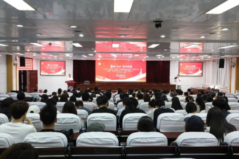 “中国梦·劳动美”全国职工宣讲团财贸轻纺烟草产业特色分团走进校园暨纺织行业“劳模工匠助企行”（石家庄站）活动成功举行